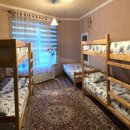 Hostel Arzy Atirau Kültér fotó