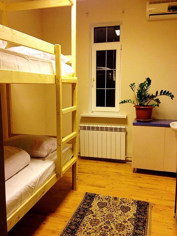 Hostel Arzy Atirau Szoba fotó